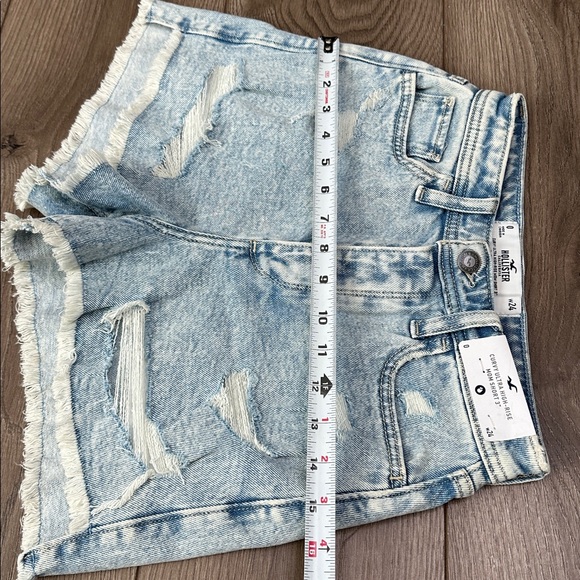 Hollister Curvy Ultra High Rise 3" Mom Frayed Stretch Blue Jean Shorts Size 24 - Picture 7 of 10